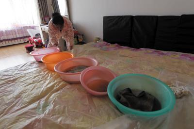 海南藏族楼上漏水，住户失联，小区没物管，业主维权难！律师来支招……